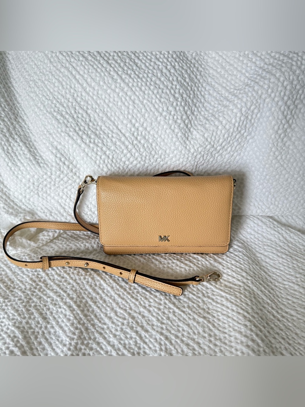 Michael Kors Pebbled Leather Wallet Crossbody / Wallet on Chain